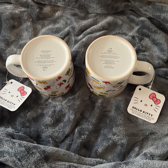 NWT - Hello Kitty Happy Holiday Mugs - Picture 2 of 7